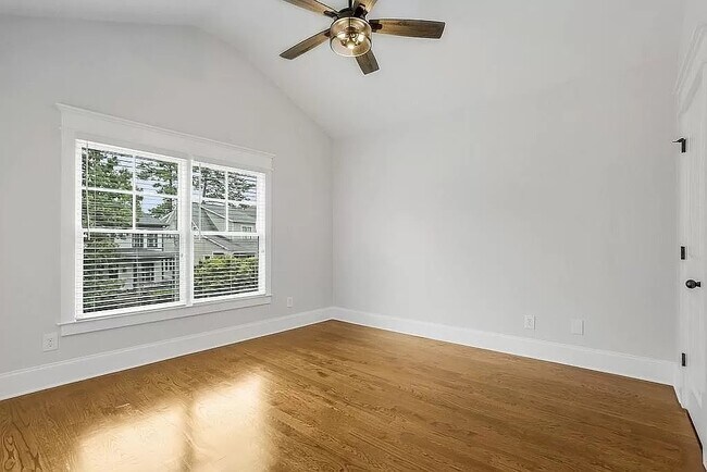 Building Photo - 3226 Cates Ave NE