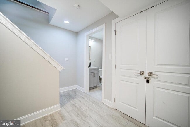 Building Photo - 1513 S Lambert St