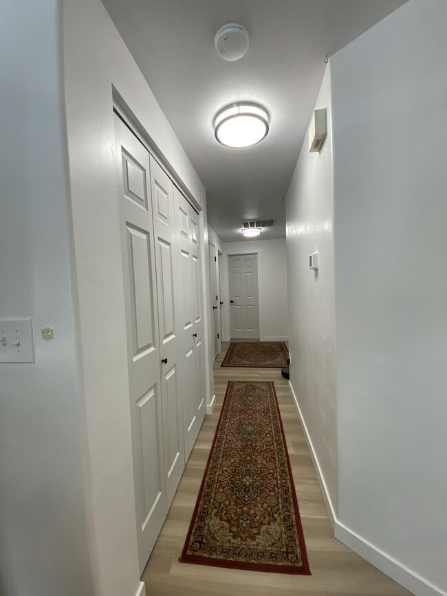 Building Photo - 6128 Thornbury Ct SE