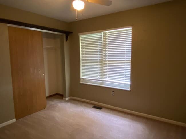 Building Photo - Three Bedroom Home w/ 2.5 Baths and 2 Car ...