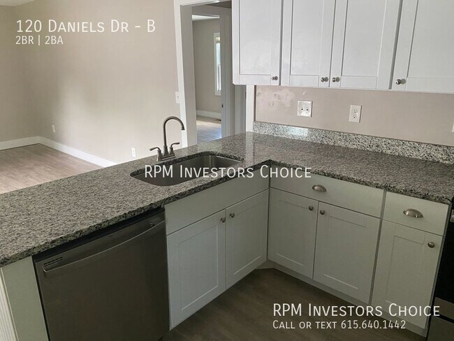 Building Photo - Lovely, modern 2bd/2ba near to Downtown Fr...