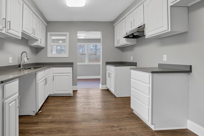 Building Photo - 2089 Lockbourne Rd