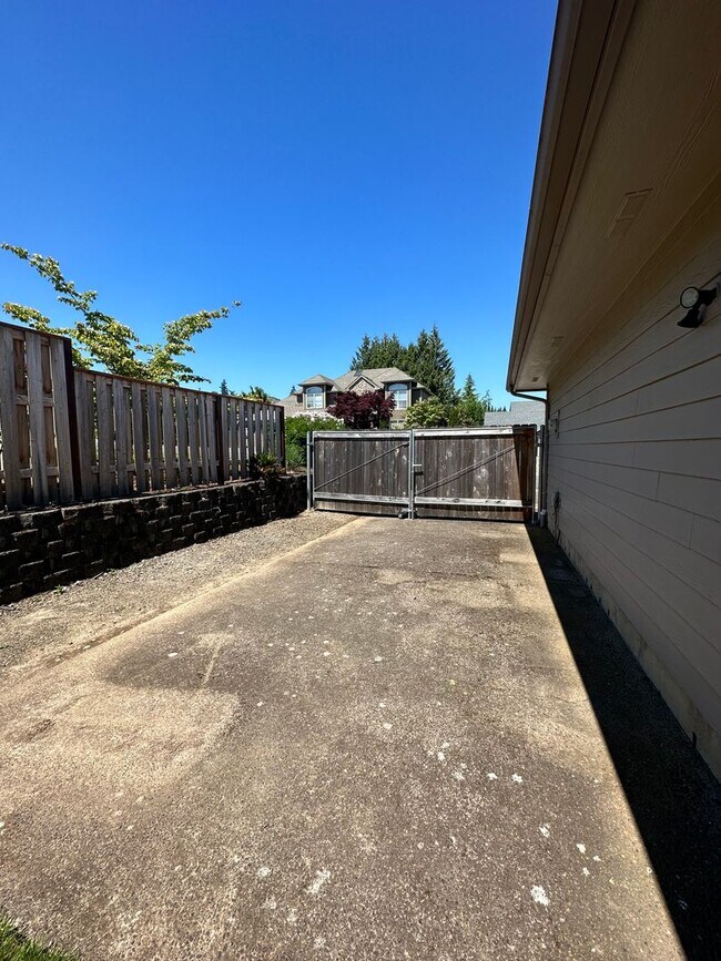 Building Photo - 1642 Diamond Peak Ct NW