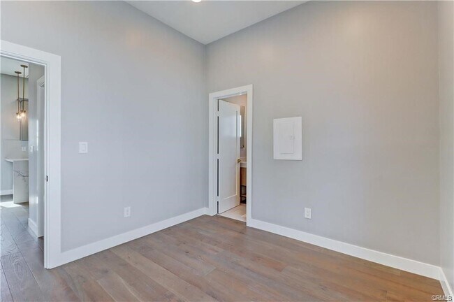Building Photo - 409 Olive St