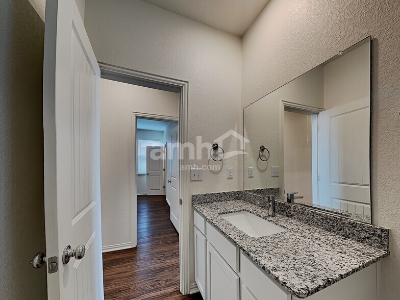 Building Photo - 2737 Wolfcreek