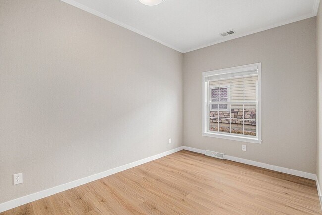 Building Photo - Remodeled 3 bed 2 bath Gem!