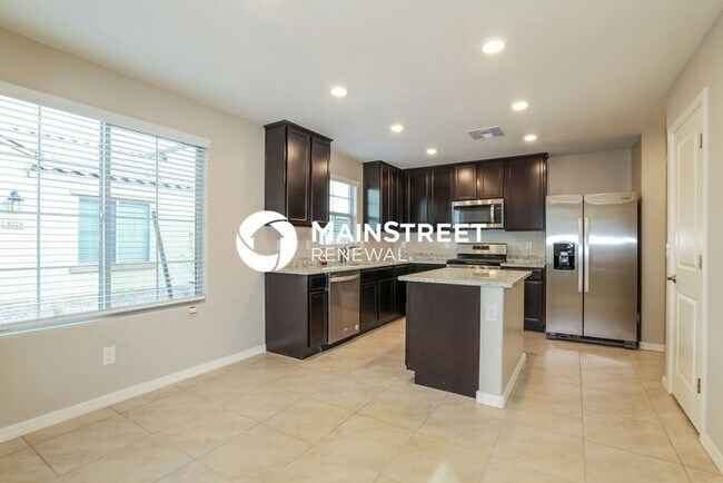 Building Photo - 3 Bedroom Pet-Friendly Home in Phoenix, AZ with Main Street Renewal