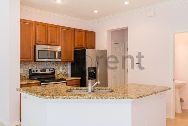 Building Photo - 7569 Tamarind Ave