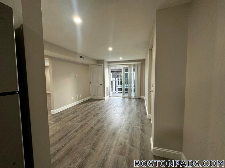 Building Photo - 25 Kenmar Dr