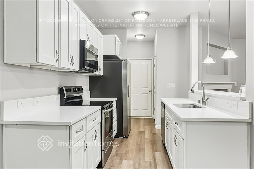 Building Photo - 7624 Kodiak Ave NE