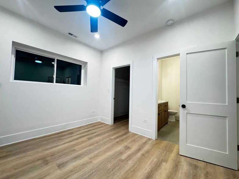 Building Photo - 2425 W Cortez St