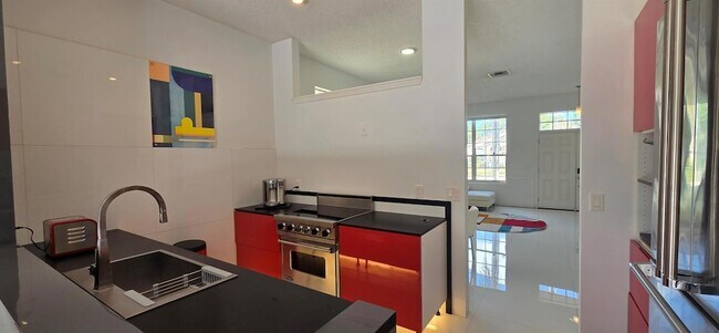 Building Photo - 661 Lake Wellington Dr