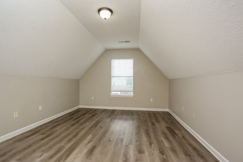 Building Photo - 1657 Madison Cove E
