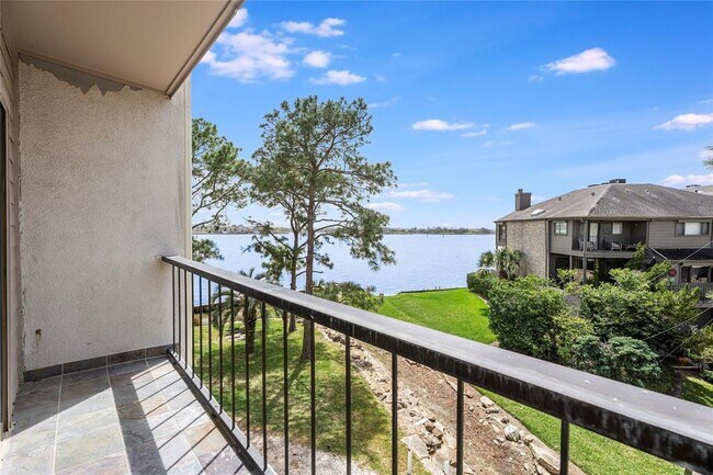 Building Photo - 401 Lakeside Ln