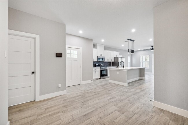 Building Photo - 928 Granville Dr