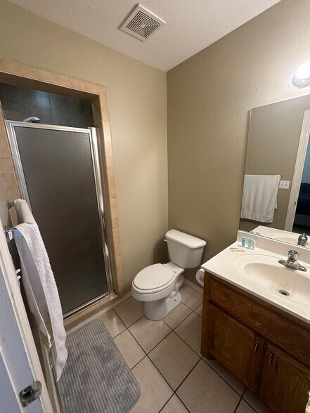 Building Photo - 1304 W Fig Ave