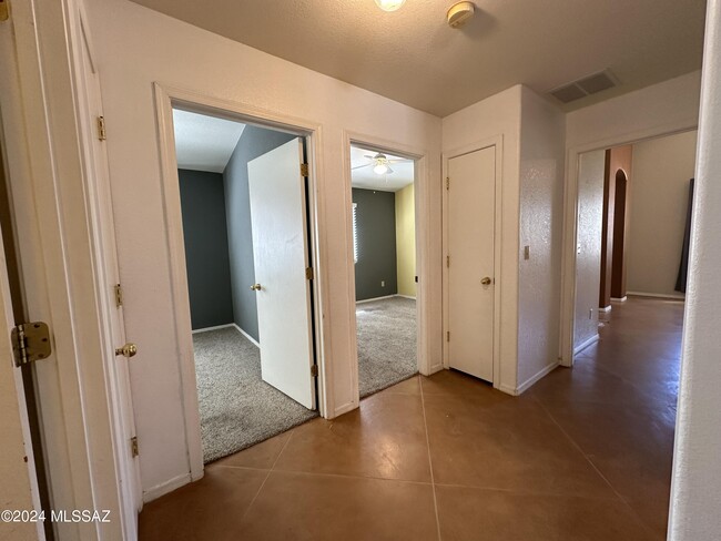 Building Photo - 8673 S Desert Dove Dr