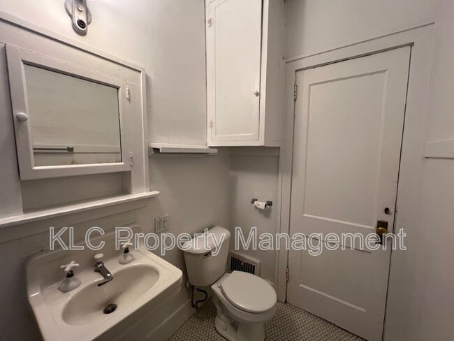 Building Photo - 2222 E 12th St