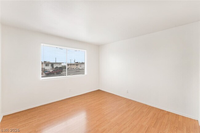 Building Photo - 375 N 15th St