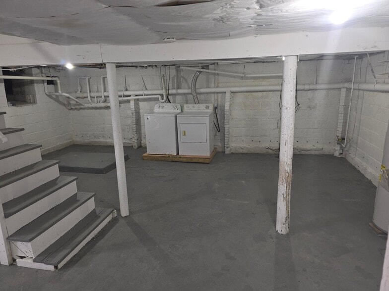 Building Photo - 579 13th St
