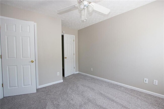 Building Photo - 3292 Shady Valley Ct SW