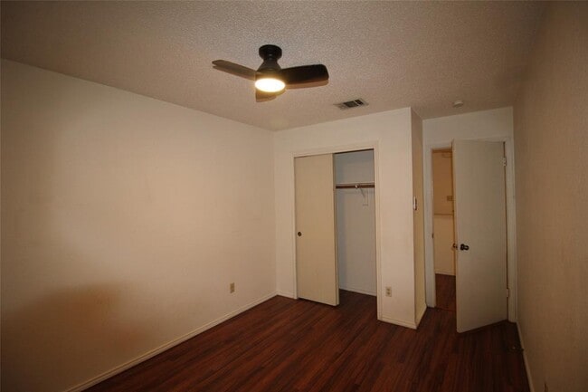 Building Photo - 8622 Piney Creek Bend