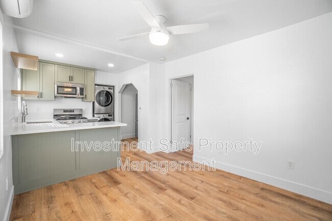 Building Photo - 3071 Hawthorn St
