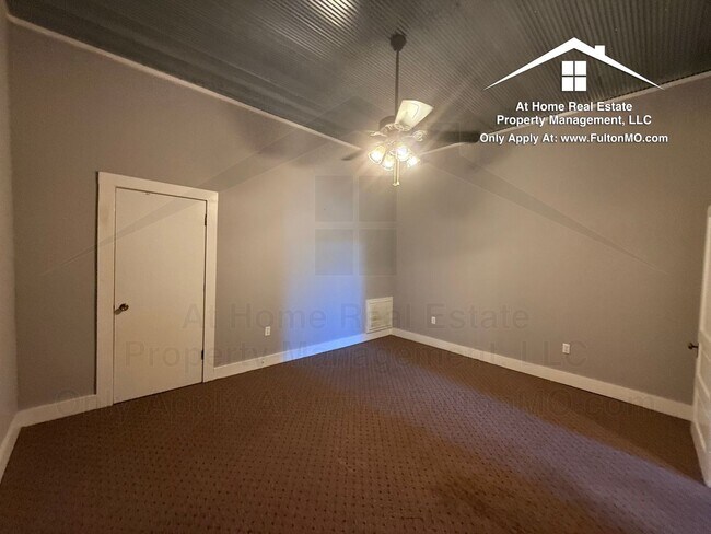 Building Photo - 504 Nichols St