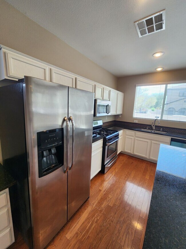 Building Photo - A Beautiful 3 Bedroom 2 story home in SW. ...