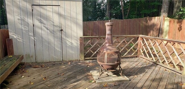 Building Photo - 760 Indian Lake Dr NW