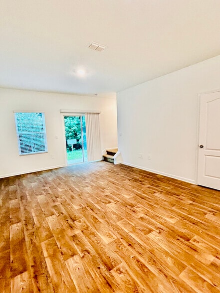 Building Photo - 9011 Alpine Aster Rd
