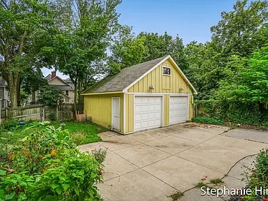 Building Photo - 832 Wealthy St SE