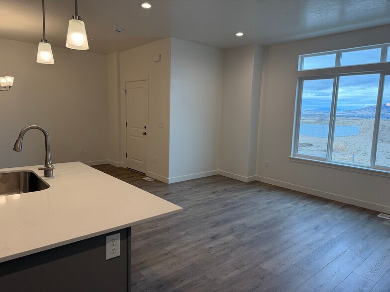 Building Photo - 1485 N 305 E