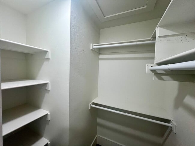 Building Photo - 858 NW B St