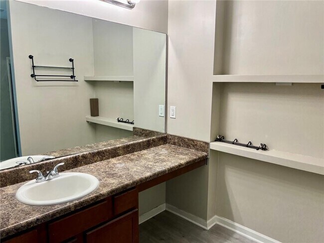 Building Photo - 302 Alcovy Way