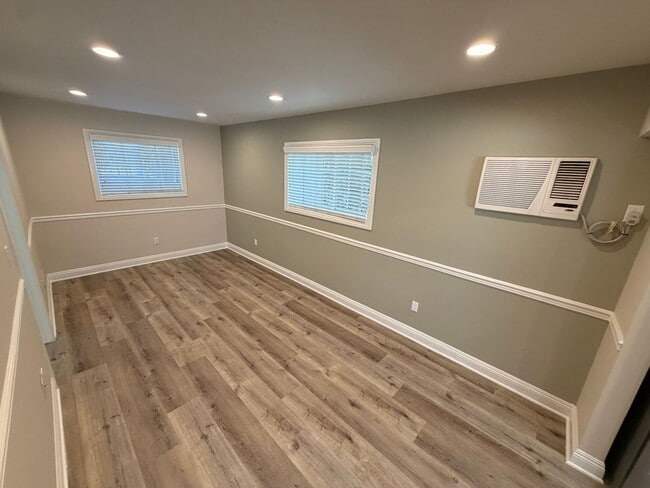 Building Photo - 71 Suffolk Ave