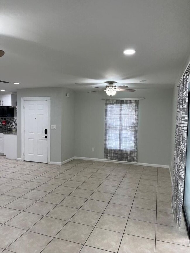 Building Photo - Beautiful 3BR Home in Central Tampa – Move-In Ready!