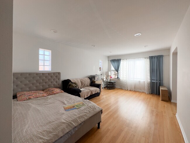 Building Photo - 2728 N 75th Ct