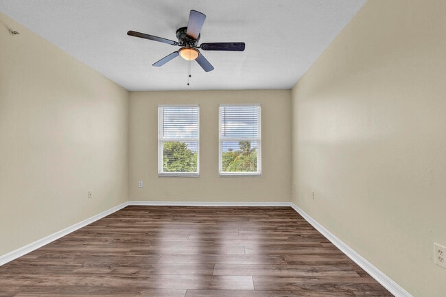 Building Photo - 521 Villa Cir