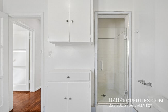 Building Photo - 1047 1/2 S Holt Ave-