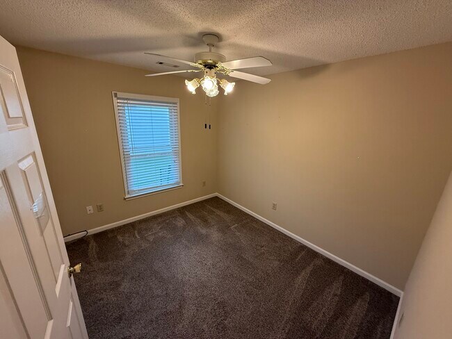 Building Photo - 104 Lennox Ln