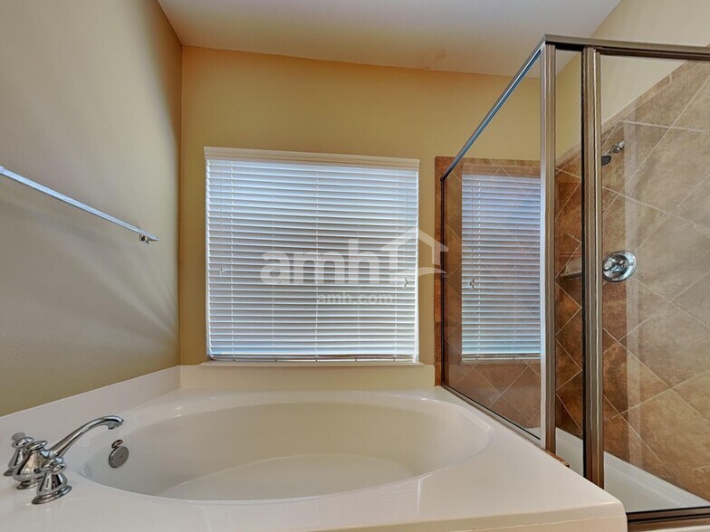 Building Photo - 2718 Lakecrest Way Dr