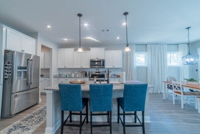 Building Photo - Coming Available!