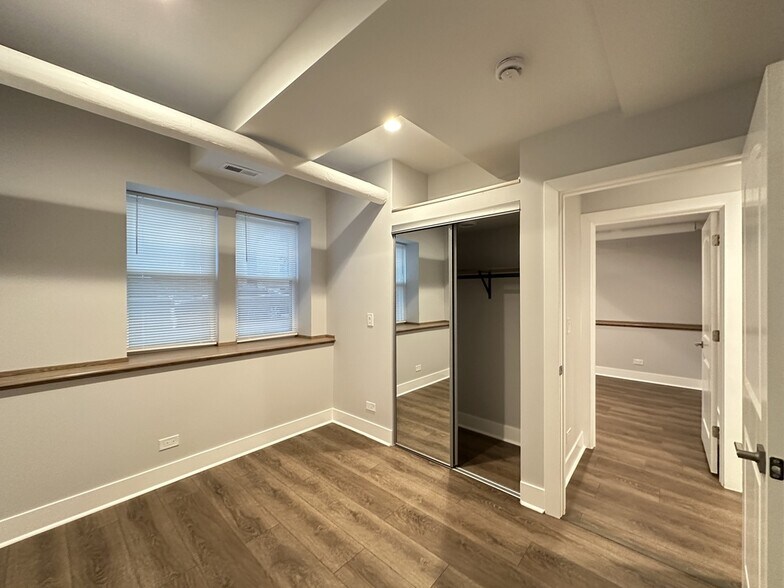 Building Photo - 5008 N Springfield Ave