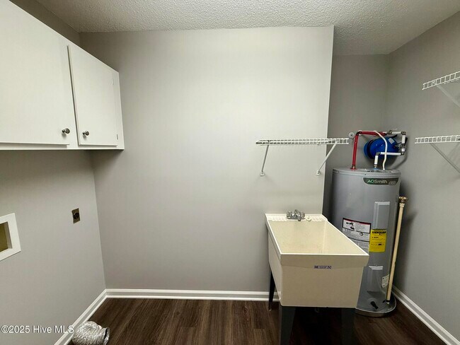 Building Photo - 1475 Monticello Dr