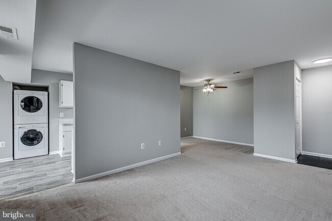 Building Photo - 9569 Coggs Bill Dr