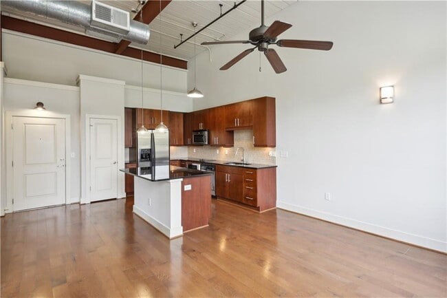 Building Photo - 1261 Caroline St NE
