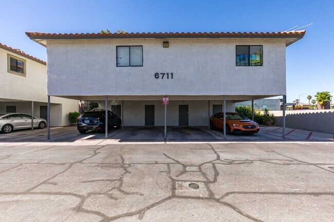Building Photo - GORGEOUS 2 BEDROOMS CONDO*JUST COMPLETED U...