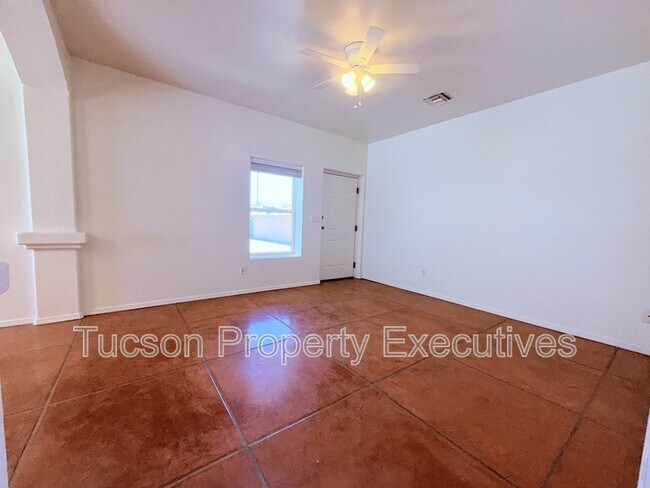 Building Photo - 324 W 23rd St