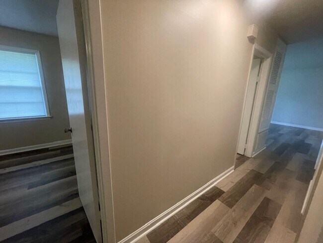 Building Photo - 504 Merrymont Dr